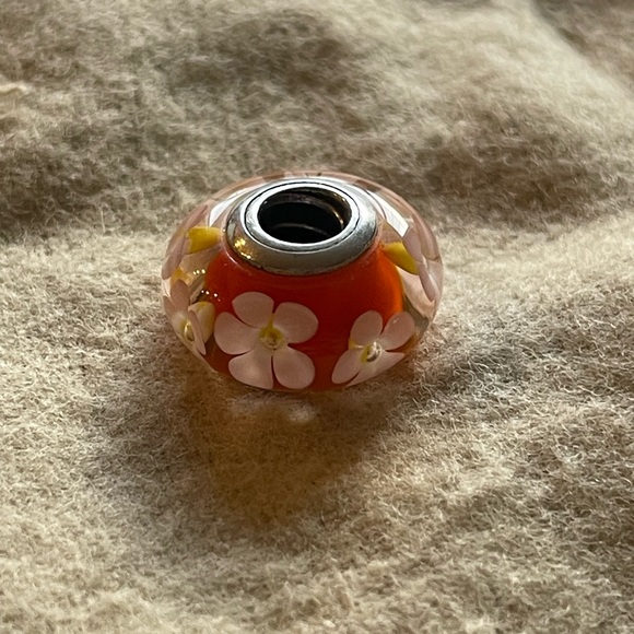 Pandora glass charm orange hibiscus - Picture 3 of 3